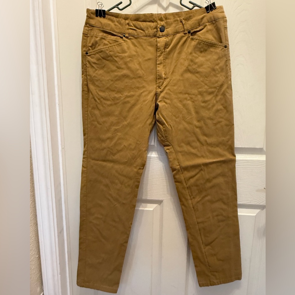 Classic Men's Khaki Chinos